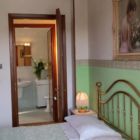 La Casa Gialla Di Luca Bed & Breakfast *