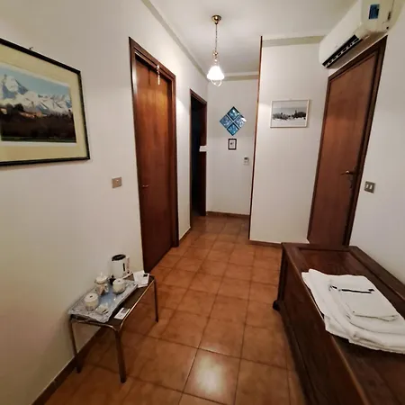 Alojamento de Acomodação e Pequeno-almoço La Casa Gialla Di Luca *