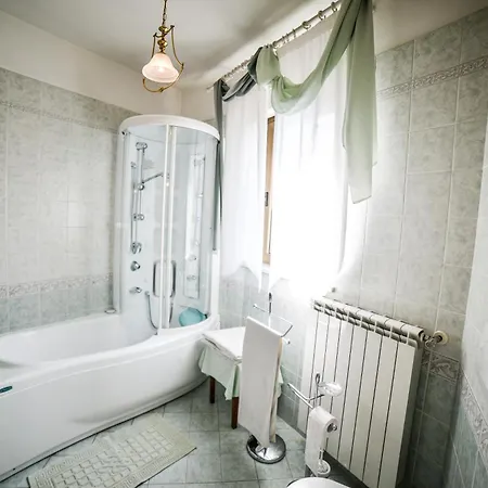 La Casa Gialla Di Luca *