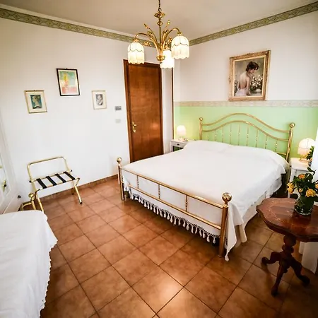 La Casa Gialla Di Luca Bed & Breakfast *
