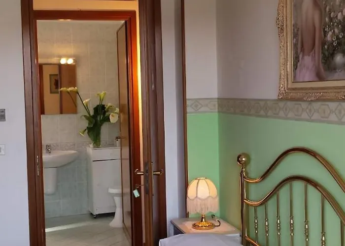 La Casa Gialla Di Luca Frühstückspension *