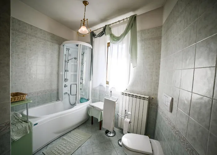 La Casa Gialla Di Luca Frühstückspension *