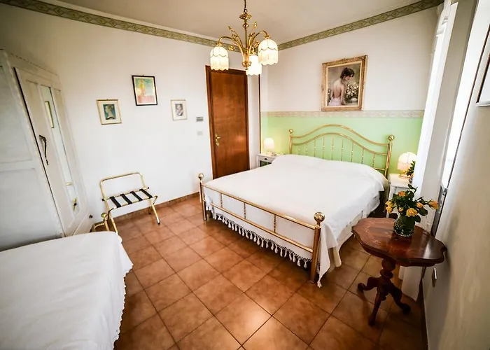 La Casa Gialla Di Luca Frühstückspension *